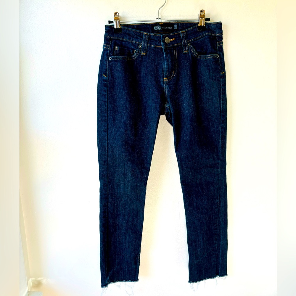 Jet John Eshaya Low Rise Straight Leg Cropped
Raw Hem Dark Wash Jeans - 2